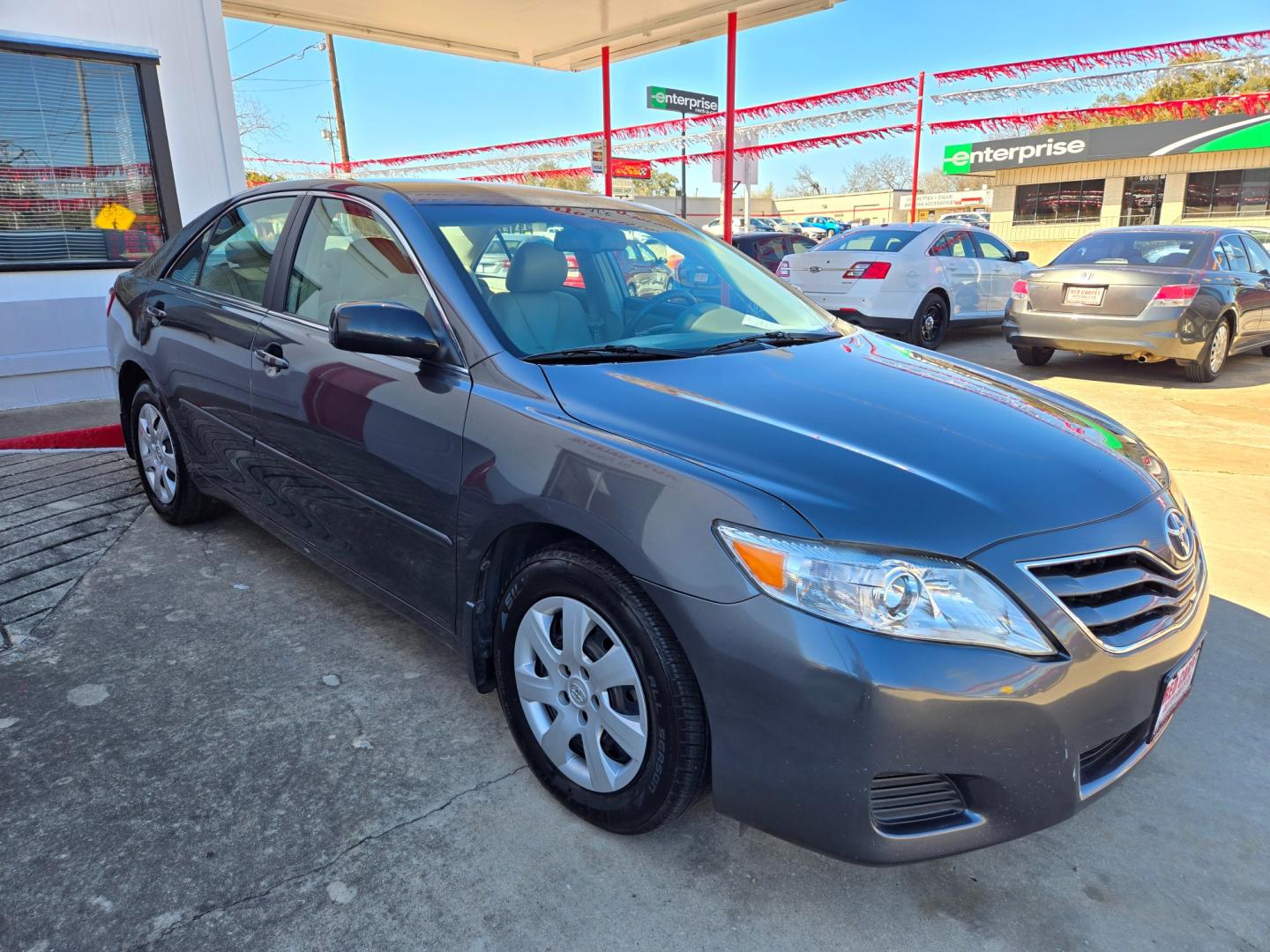 2010 SILVER /BEIGE Toyota Camry Camry-Grade 6-Spd AT (4T1BF3EK0AU) with an 2.5L L4 DOHC 16V engine, 6-Speed Automatic Overdrive transmission, located at 503 West Court, Seguin, TX, 78155, (830) 379-3373, 29.568621, -97.969803 - Photo#1